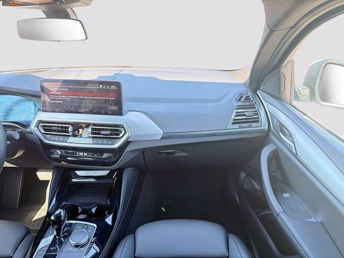 Certified 2025 BMW X4 xDrive30i w/ Premium Package image 19