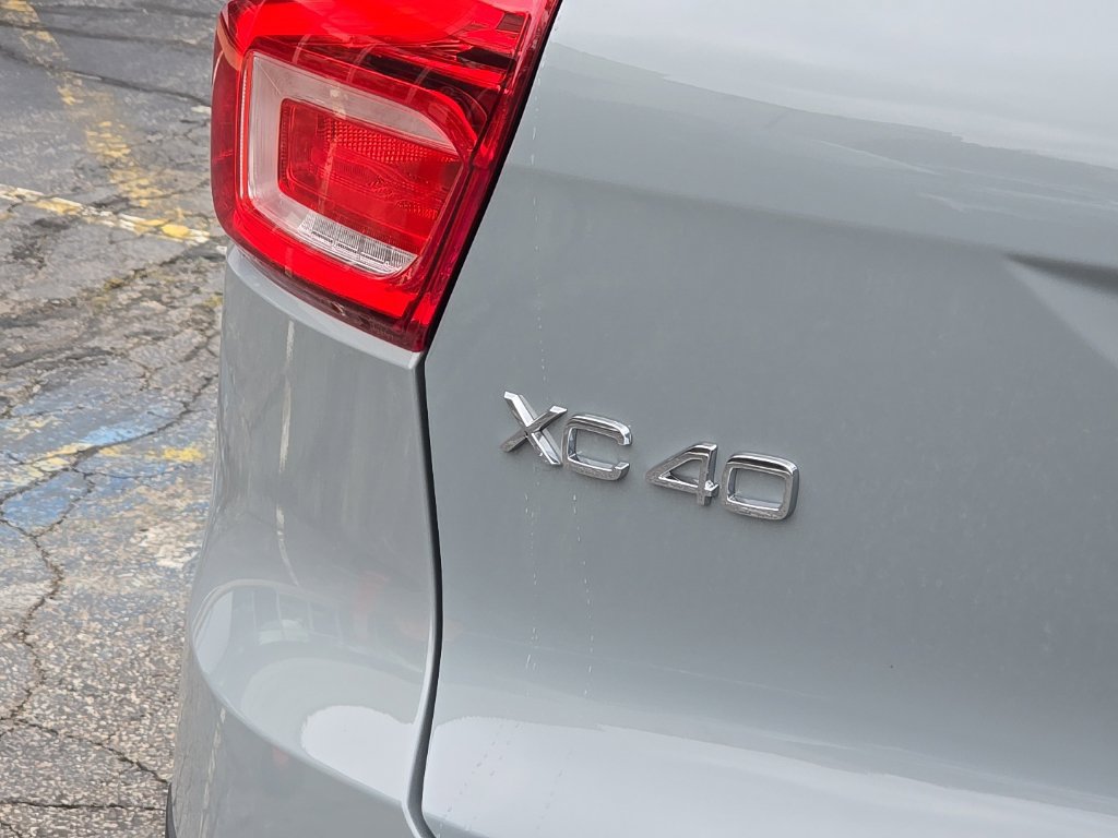 Certified 2025 Volvo XC40 B5 Ultra AWD/4WD image 10