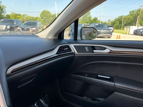 Used 2016 Ford Fusion SE w/ Equipment Group 202A FWD image 19