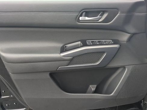 Certified 2025 Nissan Pathfinder SL w/ SL Premium Package FWD image 10