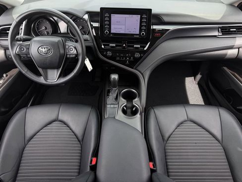 Used 2024 Toyota Camry SE image 11