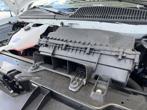 Used 2025 GMC Savana 3500 RWD image 28