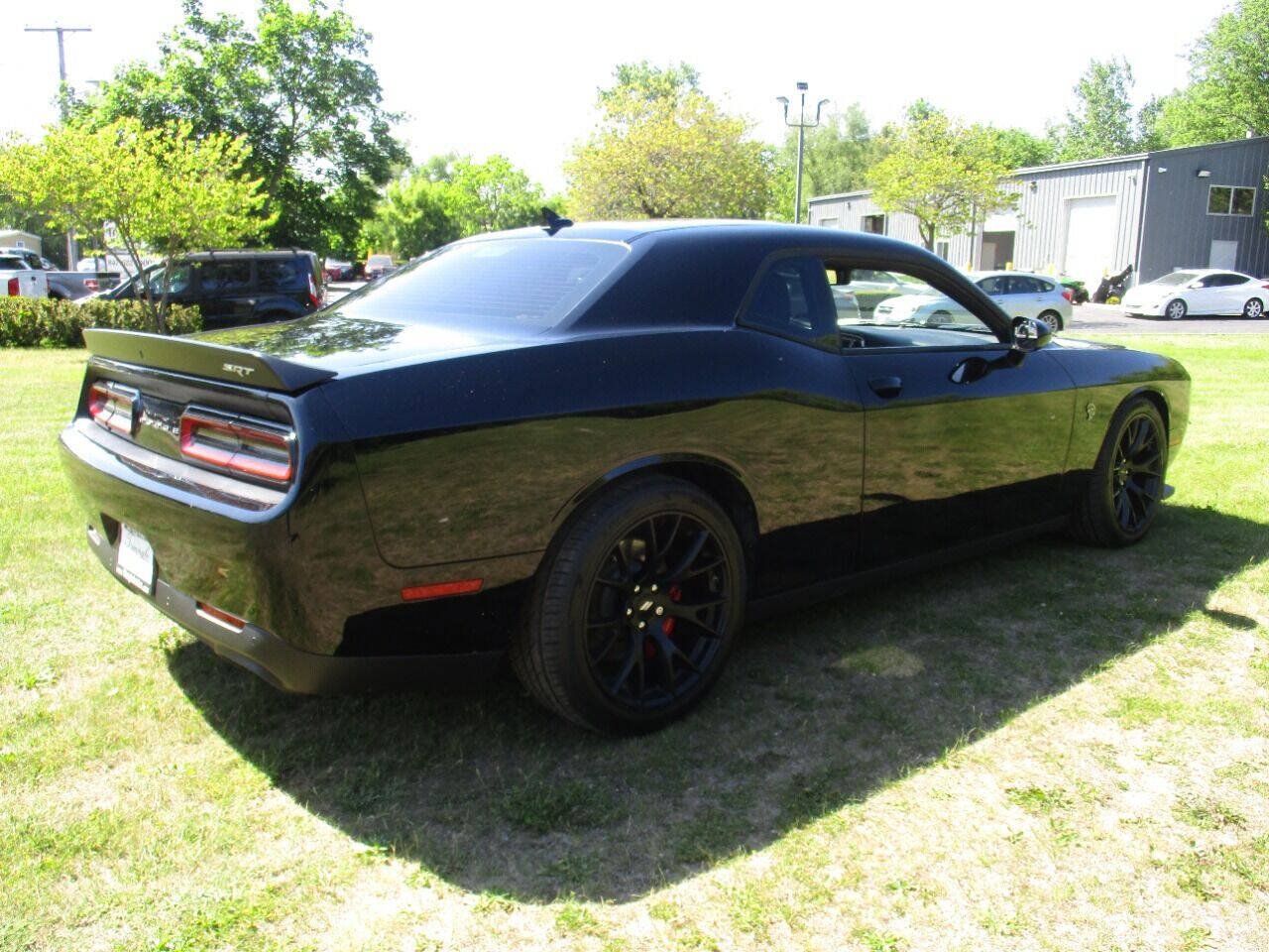 Used 2016 Dodge Challenger SRT Hellcat RWD image 4