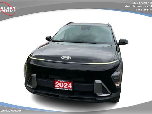 Used 2024 Hyundai Kona SEL AWD/4WD image 2