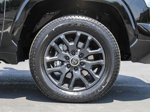 Used 2024 Toyota Tundra Platinum AWD/4WD image 12
