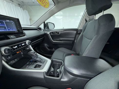 Certified 2021 Toyota RAV4 LE image 22