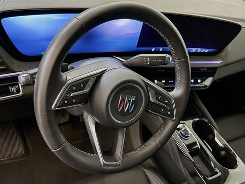 Used 2025 Buick Envision Preferred image 18