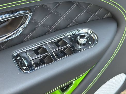 Used 2025 Bentley Bentayga AWD/4WD image 13