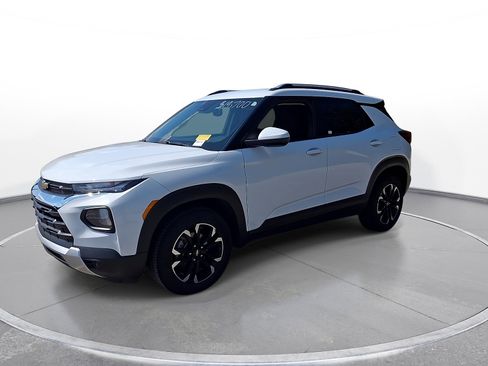 Used 2022 Chevrolet TrailBlazer LT w/ Convenience Package FWD image 4