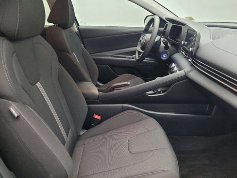 Used 2025 Hyundai Elantra SE image 21