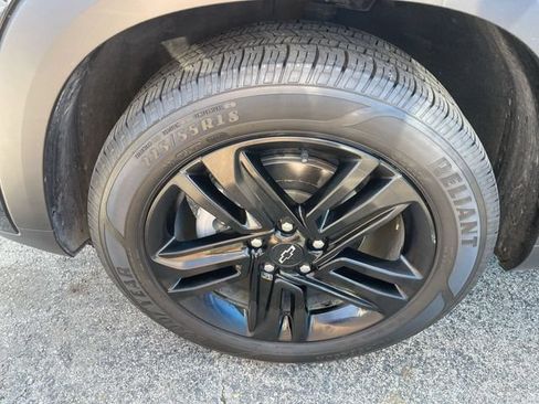 Used 2025 Chevrolet Trax ACTIV w/ Sunroof Package FWD image 2