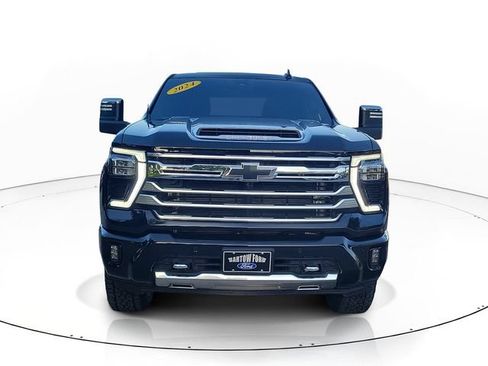 Used 2024 Chevrolet Silverado 2500 High Country w/ High Country Premium Package AWD/4WD image 2