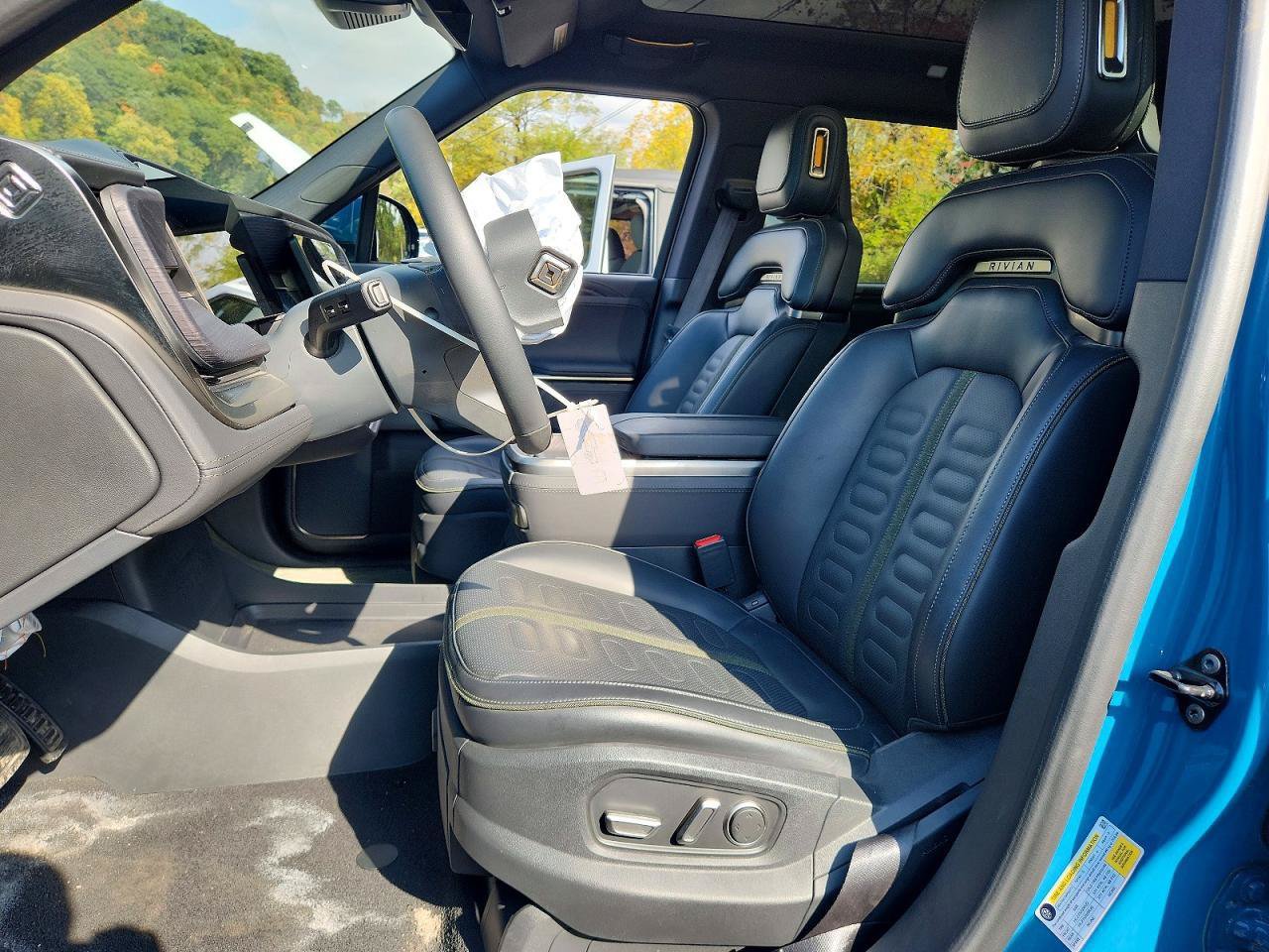 Used 2025 Rivian R1T Adventure Dual AWD/4WD image 6
