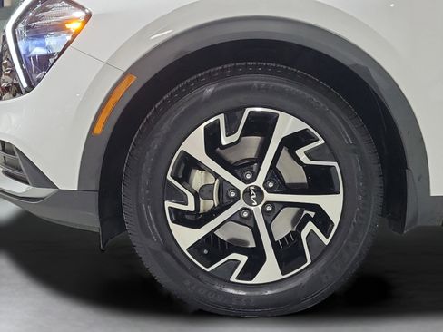 Used 2023 Kia Sportage EX image 9