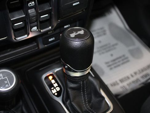 Used 2024 Jeep Wrangler Sahara image 52