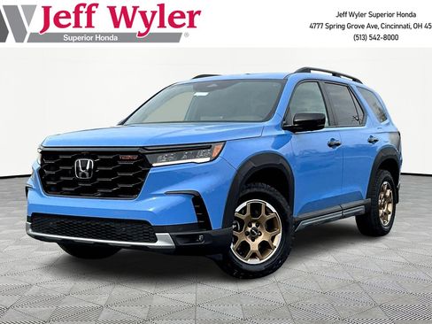 Used 2024 Honda Pilot TrailSport image 1