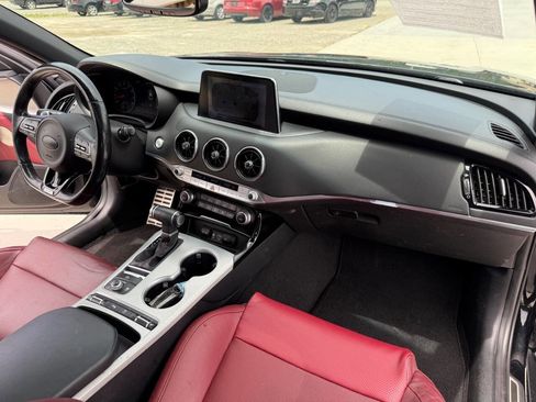 Used 2018 Kia Stinger GT1 RWD image 29