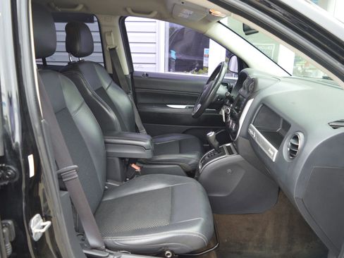 Used 2014 Jeep Compass Latitude FWD image 16