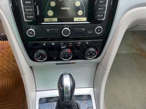 Used 2013 Volkswagen Passat 2.5 SE FWD image 13