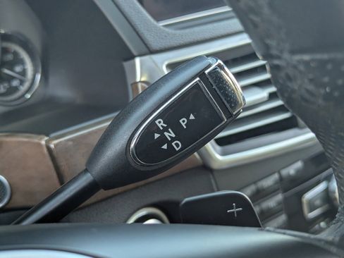 Used 2013 Mercedes-Benz E 350 Sedan image 31