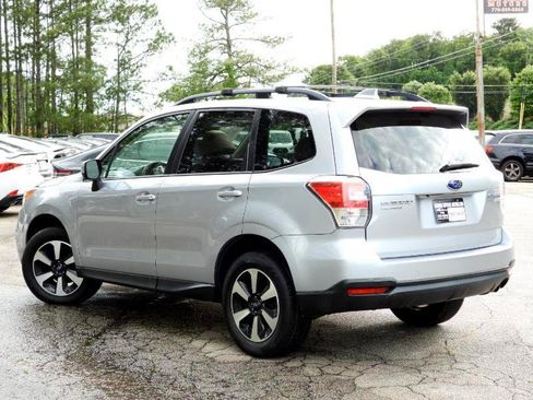 Used 2017 Subaru Forester 2.5i Premium w/ All-Weather Package image 8