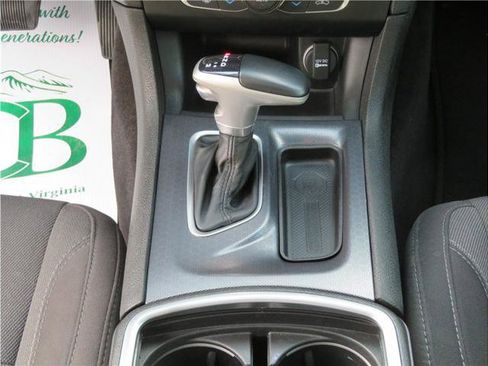 Used 2015 Dodge Charger SXT w/ Driver Confidence Group image 8