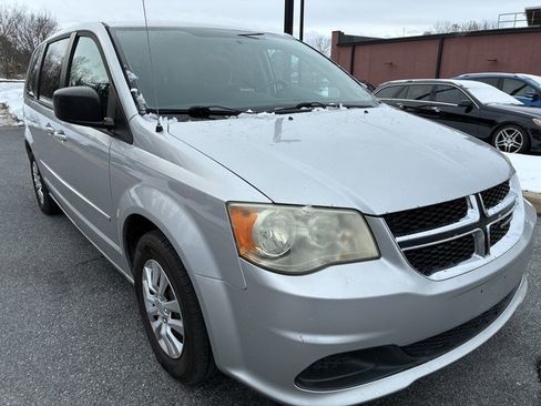 Used 2012 Dodge Grand Caravan SE image 3