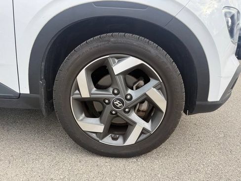 Used 2020 Hyundai Venue SEL w/ Convenience + Premium Package FWD image 4