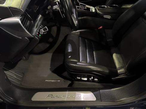Used 2017 Porsche Panamera 4 w/ Premium Package AWD/4WD image 30