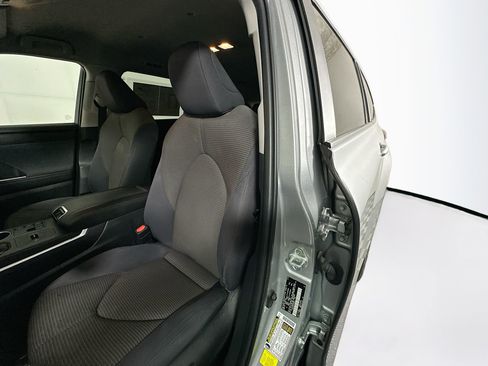 Used 2023 Toyota Highlander LE image 12