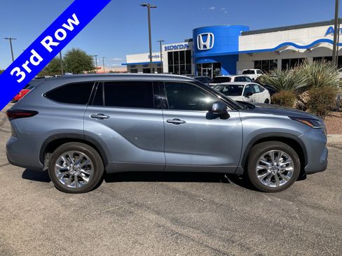 Used 2024 Toyota Highlander Limited image 4