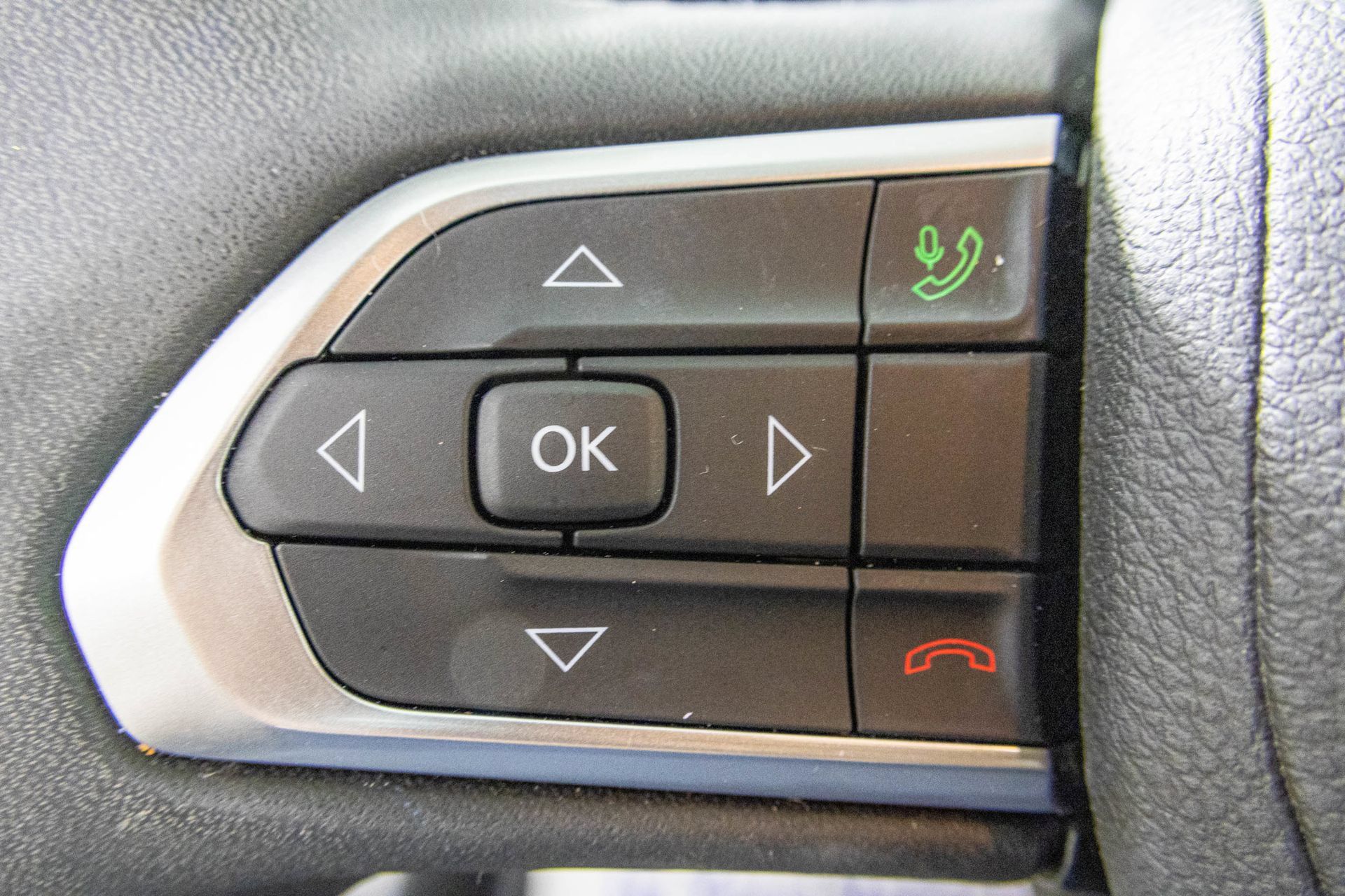 Used 2023 Jeep Compass Latitude w/ Convenience Group AWD/4WD image 34