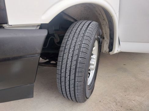 Used 2017 Chevrolet Express 2500 LS RWD image 10