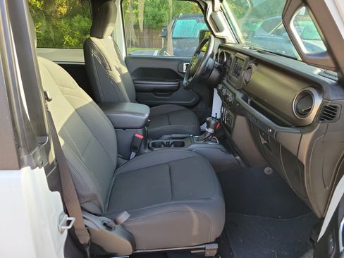 Used 2020 Jeep Wrangler Sport AWD/4WD image 5