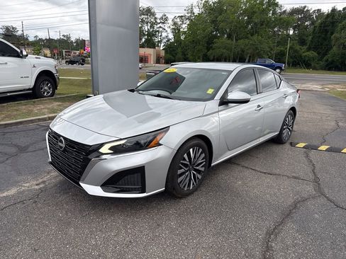 Used 2023 Nissan Altima 2.5 SV FWD image 2