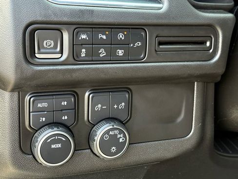 Used 2022 Chevrolet Suburban Z71 w/ Luxury Package AWD/4WD image 25