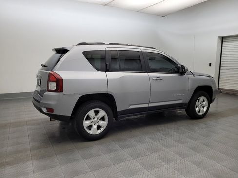 Used 2017 Jeep Compass Latitude image 10