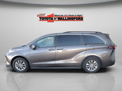 Certified 2022 Toyota Sienna LE image 2