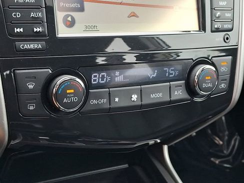 Used 2013 Nissan Altima 3.5 SL w/ Technology Pkg image 17