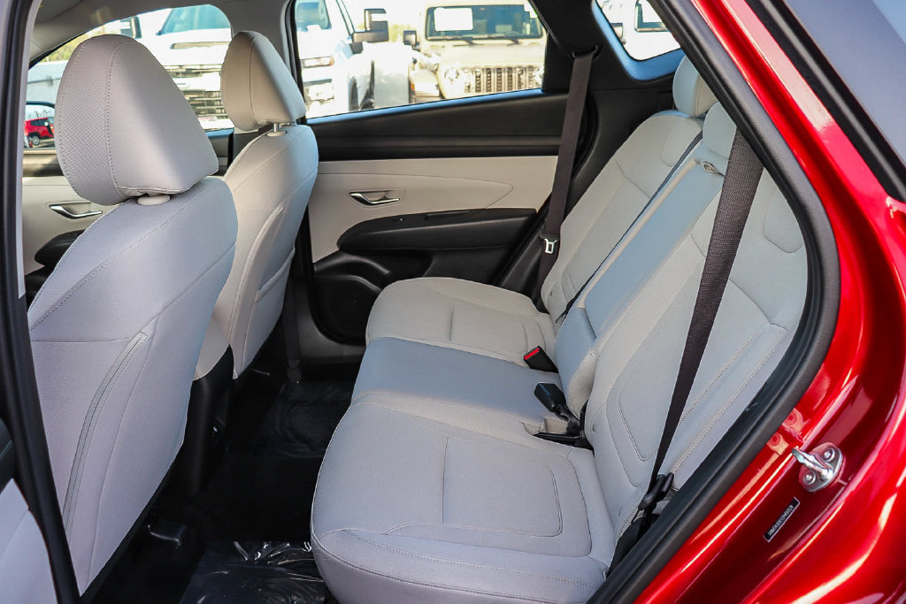 Used 2025 Hyundai Tucson SE FWD image 21