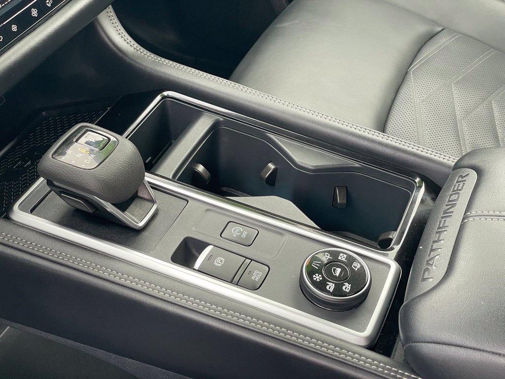 Certified 2025 Nissan Pathfinder Platinum AWD/4WD image 25