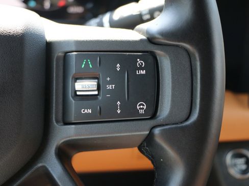 Used 2024 Land Rover Defender 130 X-Dynamic SE AWD/4WD image 21