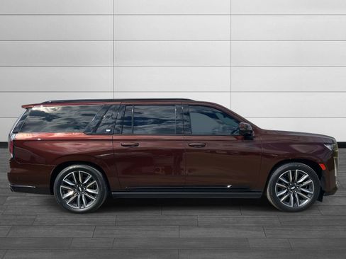 Used 2022 Cadillac Escalade ESV Sport Platinum RWD image 2