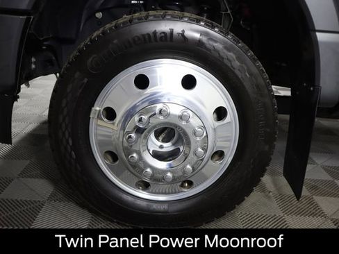 Certified 2025 Ford F450 Platinum w/ FX4 Off-Road Package image 27