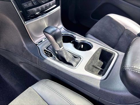 Used 2020 Jeep Grand Cherokee Altitude AWD/4WD image 19