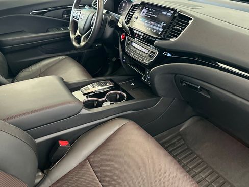 Certified 2025 Honda Ridgeline Black Edition image 15