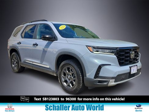 Used 2025 Honda Pilot TrailSport image 1