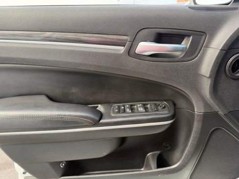 Used 2020 Chrysler 300 Touring w/ Sport Appearance Package image 33