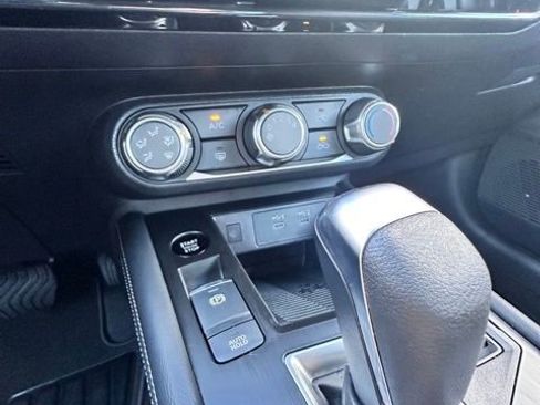 Certified 2025 Nissan Kicks SV image 21