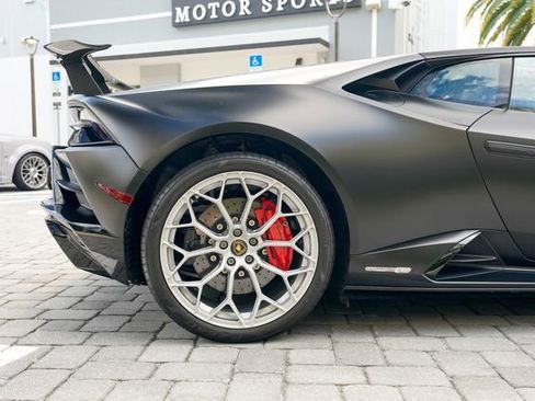 Used 2022 Lamborghini Huracan EVO image 30